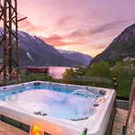 Trolltunga 公寓式酒店 3*